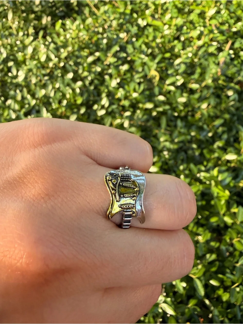 Guitar-Shaped Two-Tone Metal Ring Music Jewelry